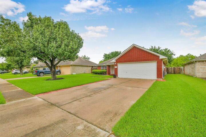 Property Photo:  203 Green Isle Avenue  TX 77539 