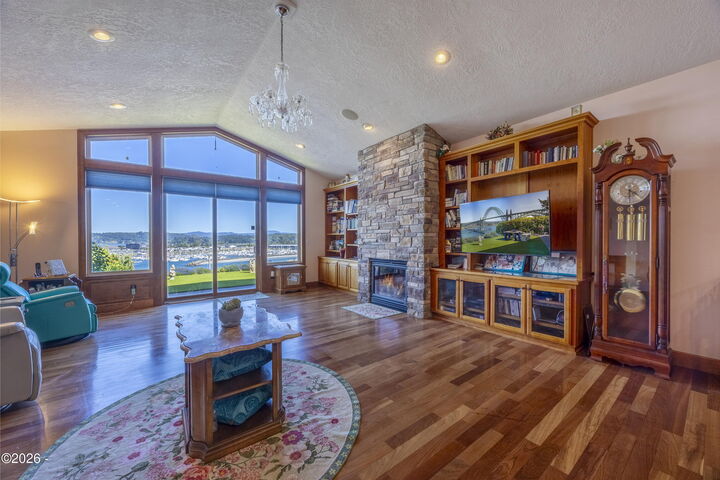 Property Photo:  1133 SW 12th Street A  OR 97365 
