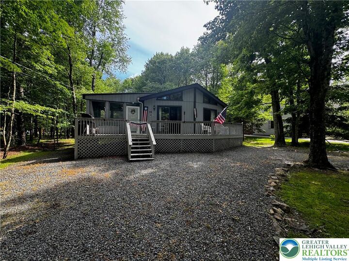 Property Photo: 33 Eliot Lane PA 18210