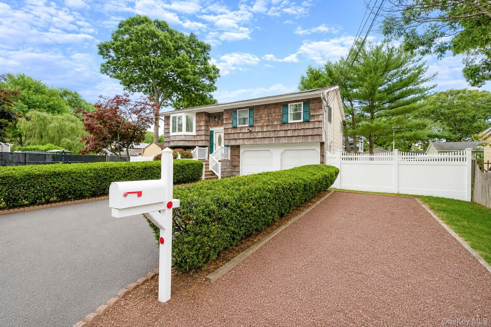 Property Photo:  6 Smith Court  NY 11950 