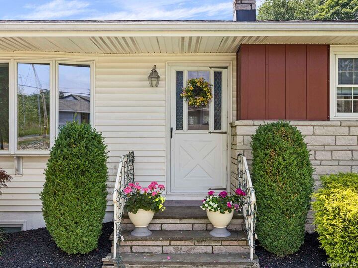 Property Photo:  105 S Chapel Hill Road  NY 12528 