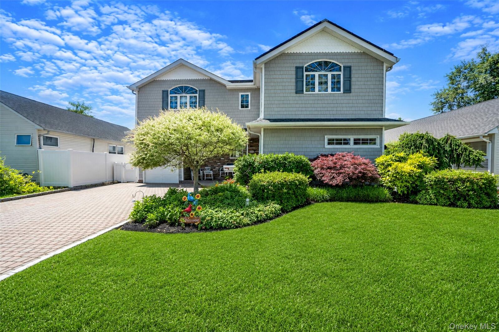 Property Photo:  3720 Farmedge Court  NY 11714 