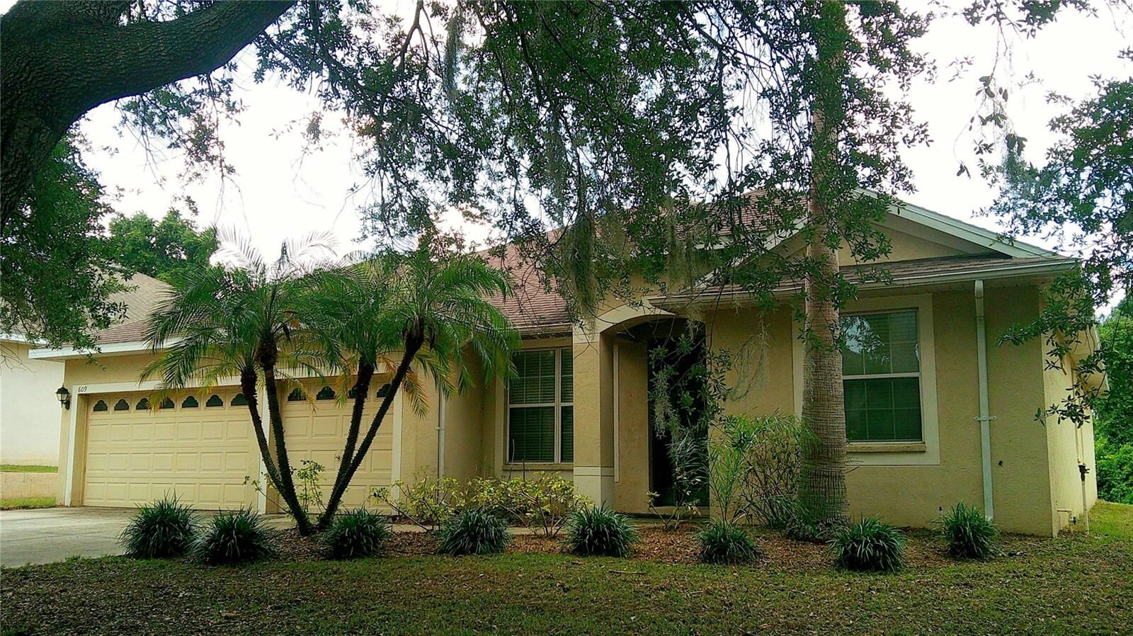 Property Photo: 609 Cedar Waxwing Drive FL 33510