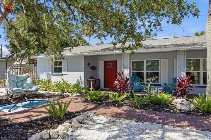 Property Photo:  5128 Oxford Drive  FL 34242 