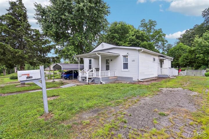 Property Photo: 1130 Marshall Street IL 62049