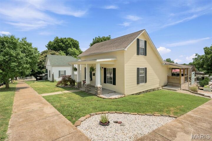 Property Photo: 319 W Miller Street MO 63020