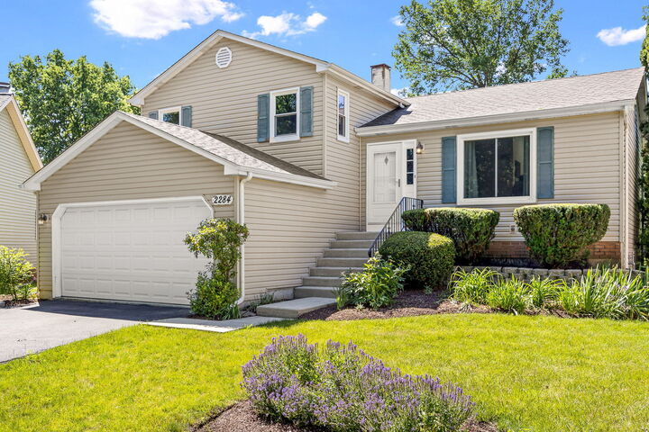 Property Photo:  2284 Briarhill Drive  IL 60565 