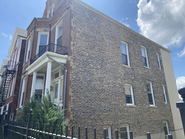 Property Photo:  939 W 32nd Street  IL 60608 