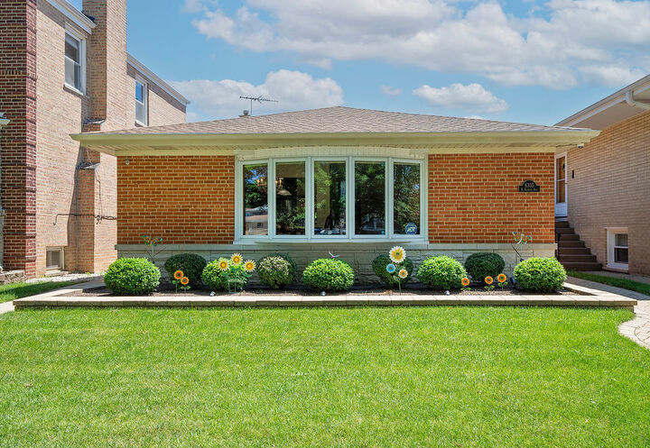 Property Photo:  6335 N Karlov Avenue  IL 60646 