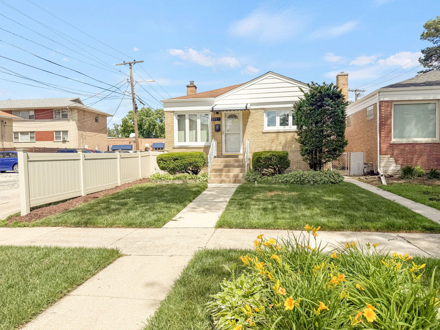 Property Photo: 2217 Keystone Avenue IL 60546
