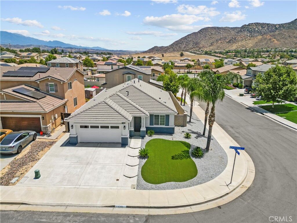 Property Photo: 14366 Arborglenn CA 92555
