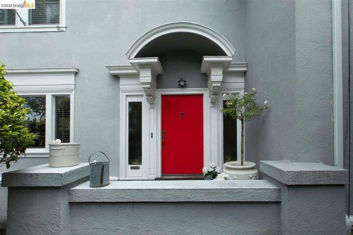 Property Photo:  16 Craig Ave  CA 94611 