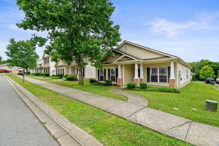 Property Photo: 141 Dimaggio Dr TN 37172