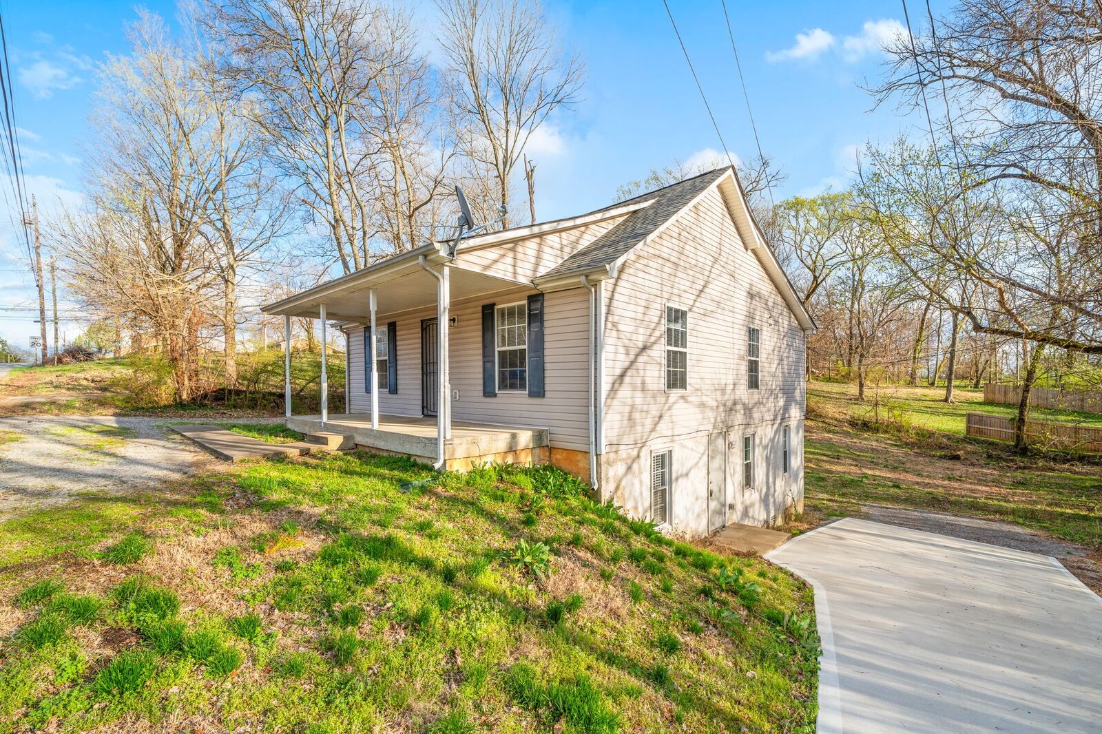 Property Photo: 208 Chapel St B TN 37042