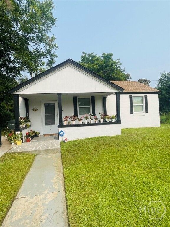 Property Photo:  805 Carter Street  GA 31415 