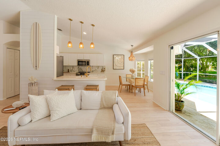 Property Photo: 122 Lindsay Drive FL 32137