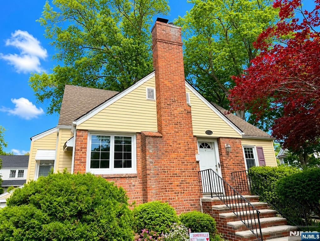 Property Photo:  310 Kenilworth Road  NJ 07450 