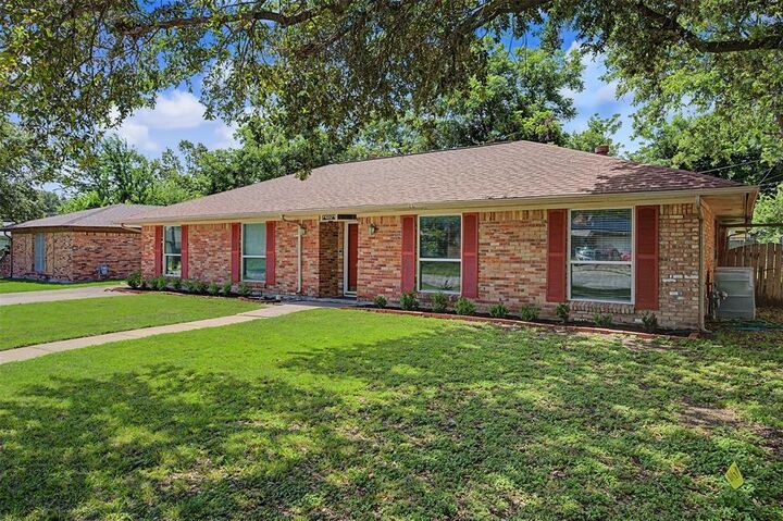 Property Photo:  2009 Cliffside Drive  TX 76134 