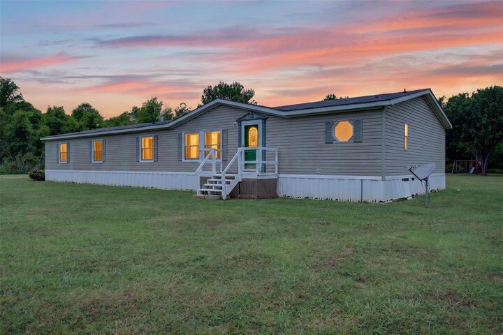 Property Photo:  600 Highway 527  LA 71051 