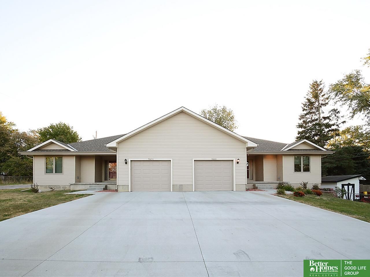 Property Photo:  7801-7803 S 30th Street  NE 68147 