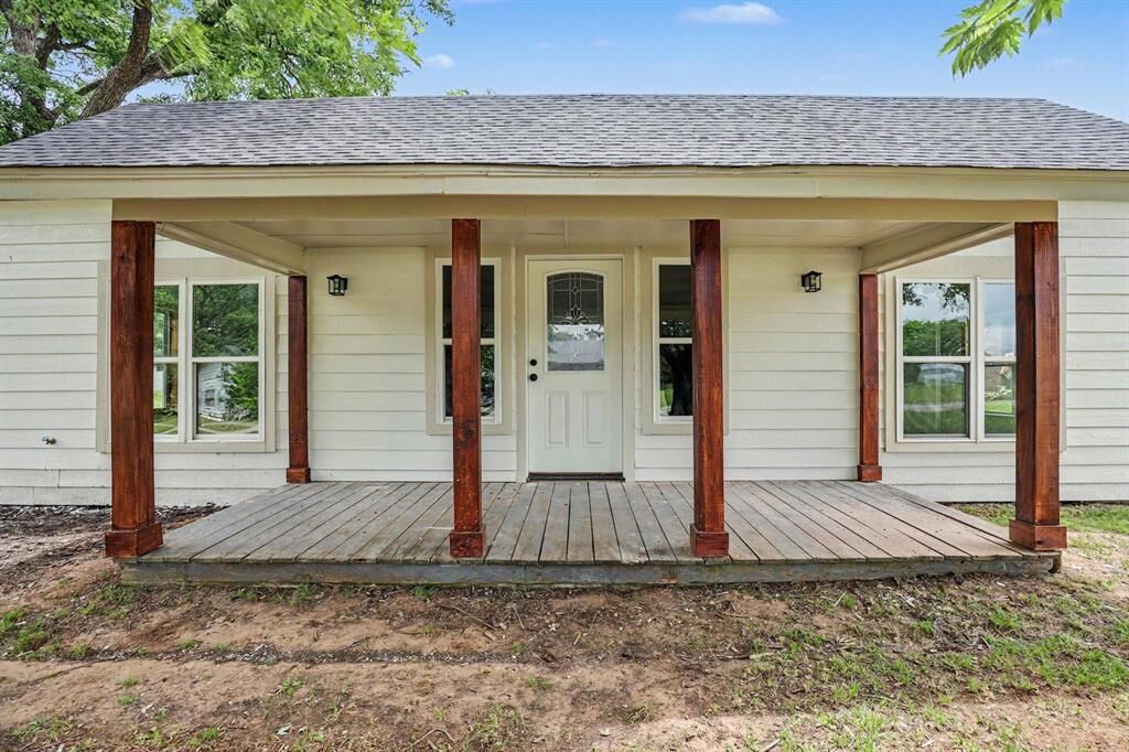 Property Photo:  216 E Beech Street  OK 73051 
