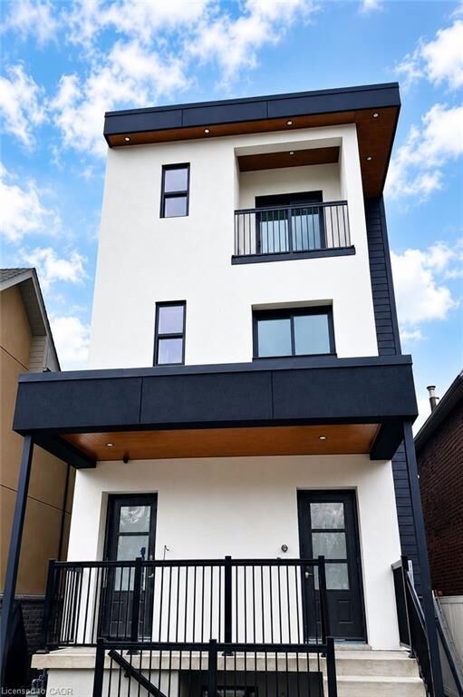 Property Photo: 17 White Avenue 4 ON M1C 1P1