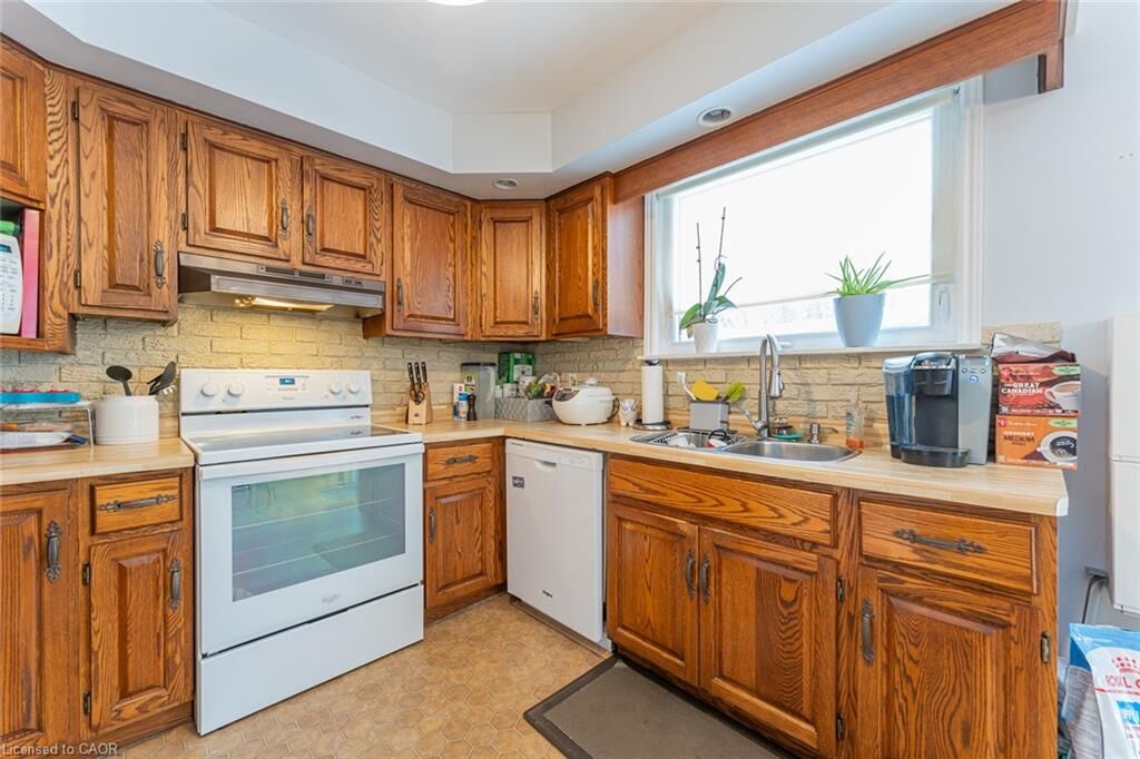 Property Photo: 206 6th Avenue E ON N4K 2T3