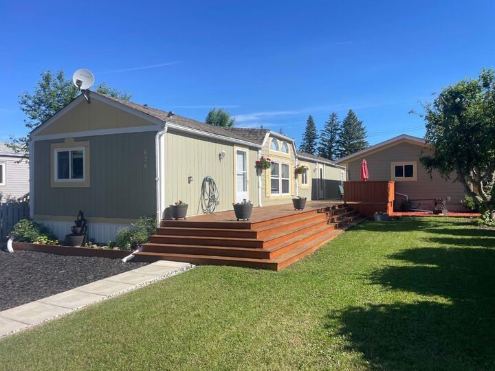 Property Photo: 626 3 Avenue AB T0J 0B0