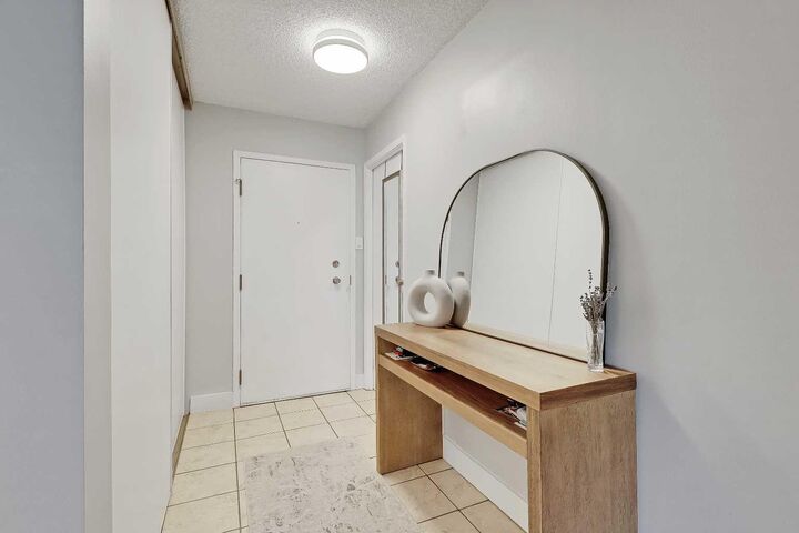 Property Photo:  718 12 Avenue SW 708  AB T2R 0H7 