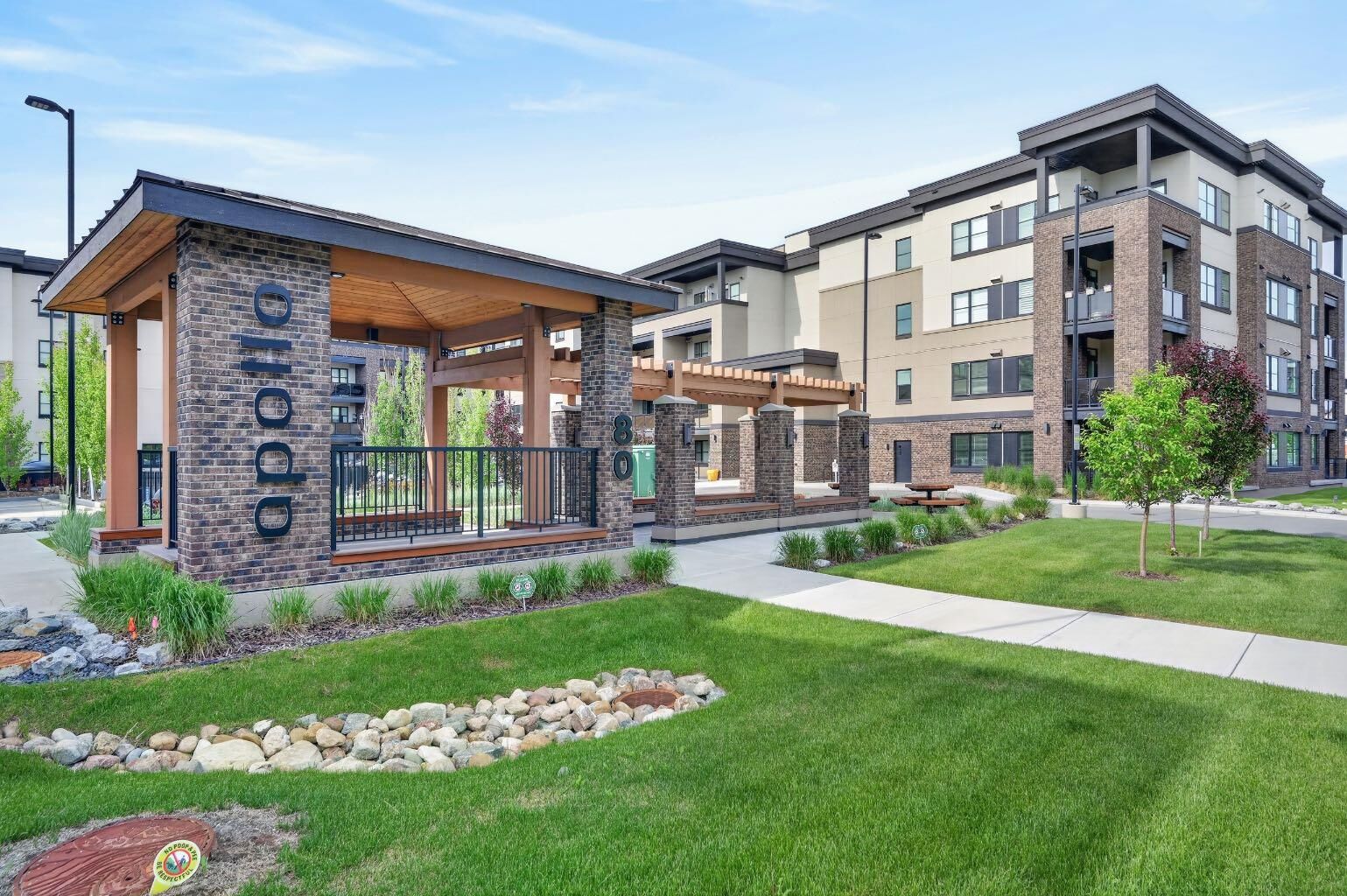 Property Photo:  80 Greenbriar Place NW 2302  AB T3B 6J4 