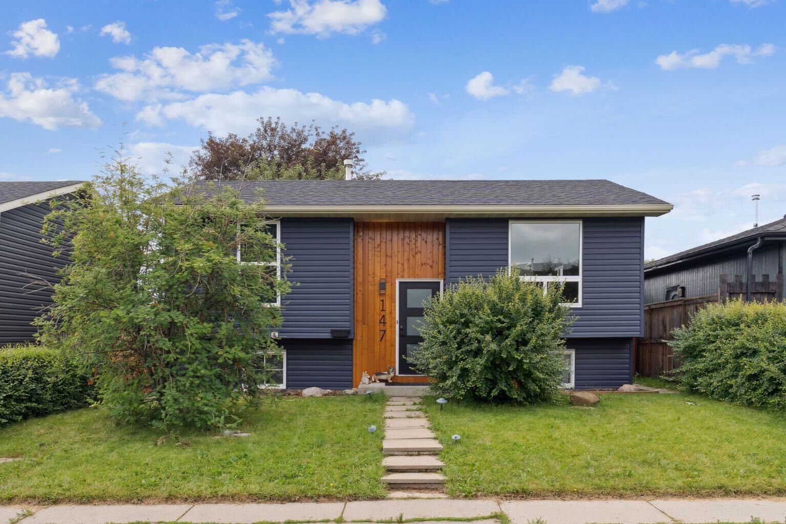 Property Photo:  147 Falchurch Crescent NE  AB T3J 1J9 