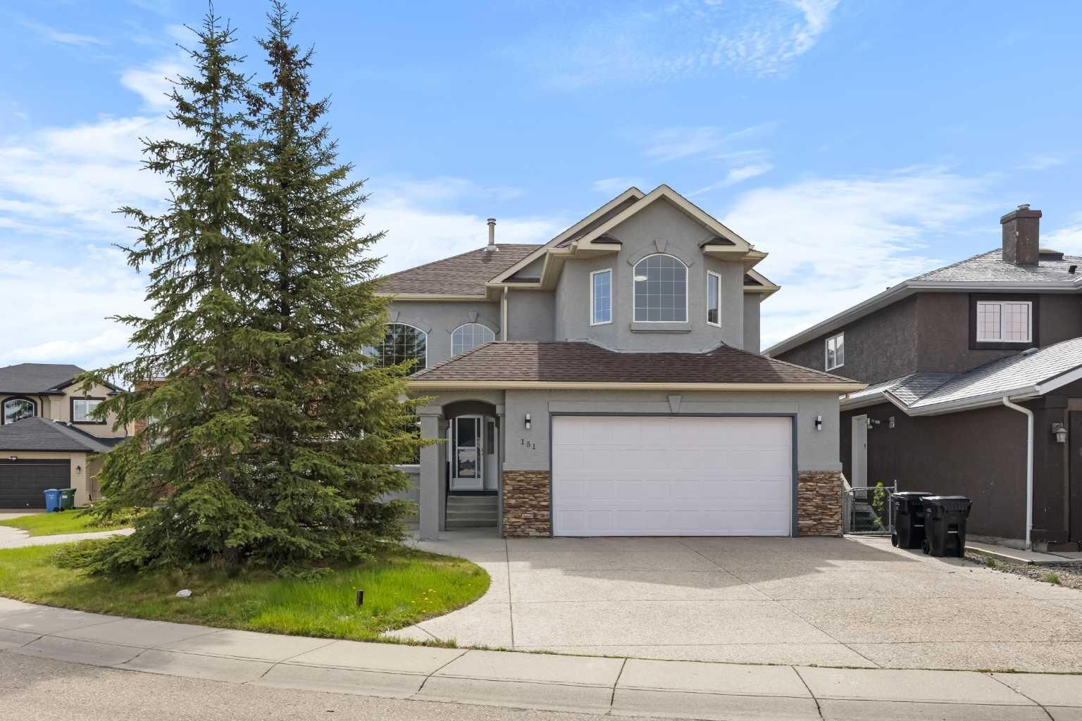 Property Photo: 151 Coral Shores Landing NE AB T3J 3J7