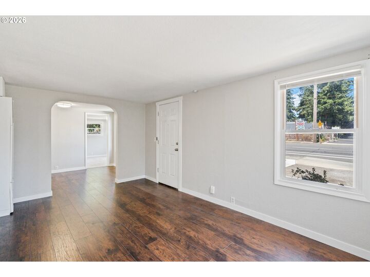 Property Photo: 16122 NE Glisan St OR 97230