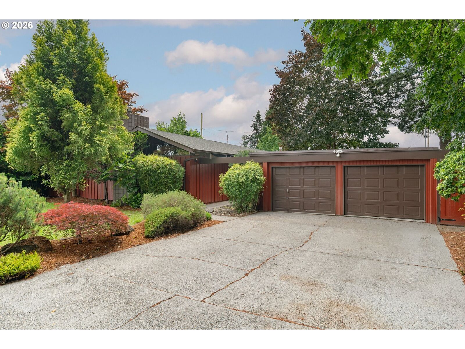 Property Photo:  15210 NE Hoyt St  OR 97230 