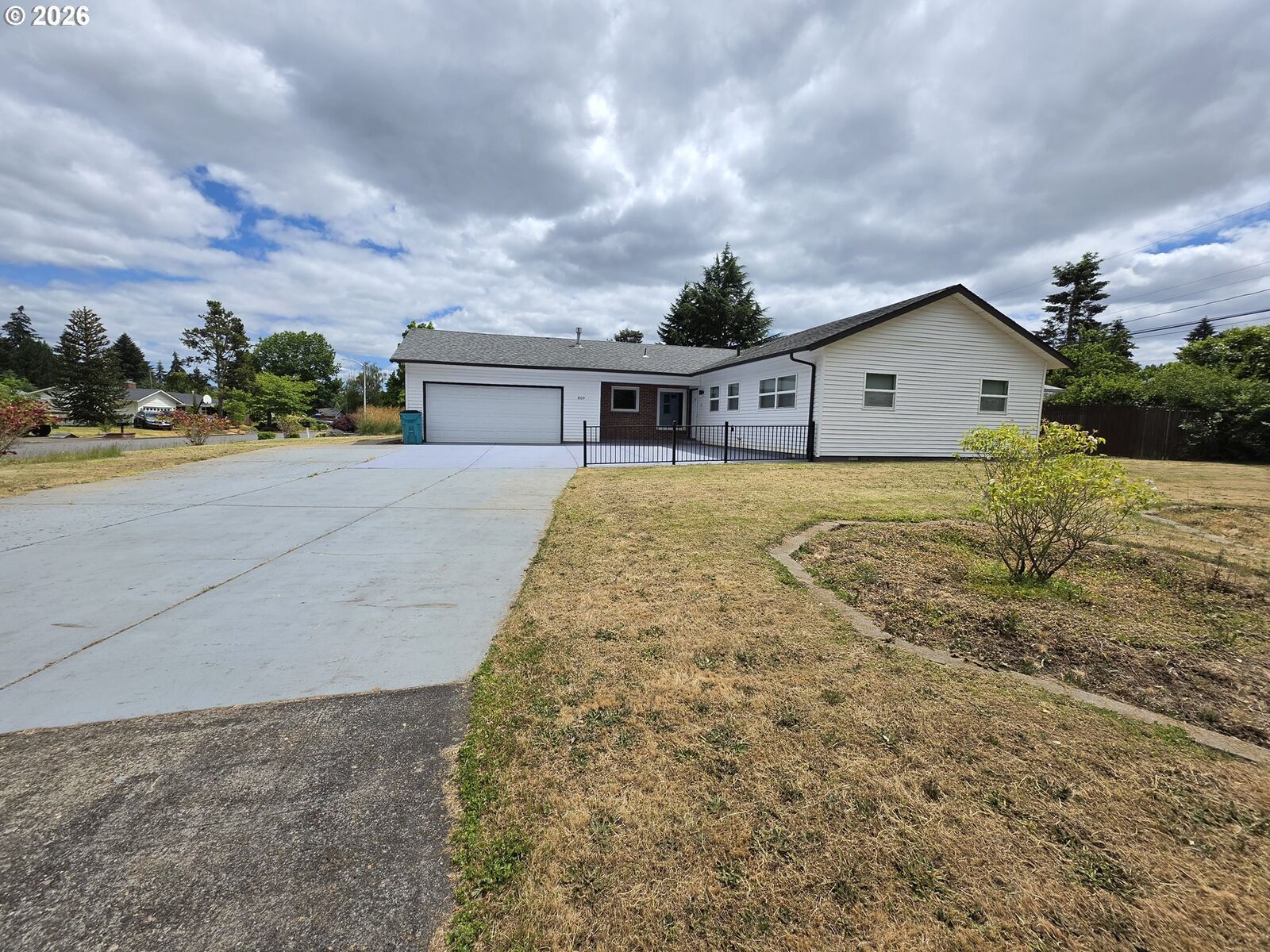 Property Photo:  809 Flint Ave  WA 98664 