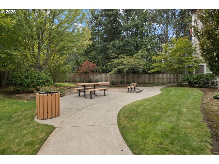 Property Photo:  1258 NW Shattuck Way 308  OR 97030 