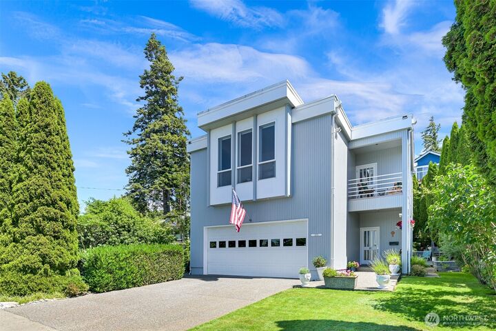 Property Photo:  1005  11th Street  WA 98225 