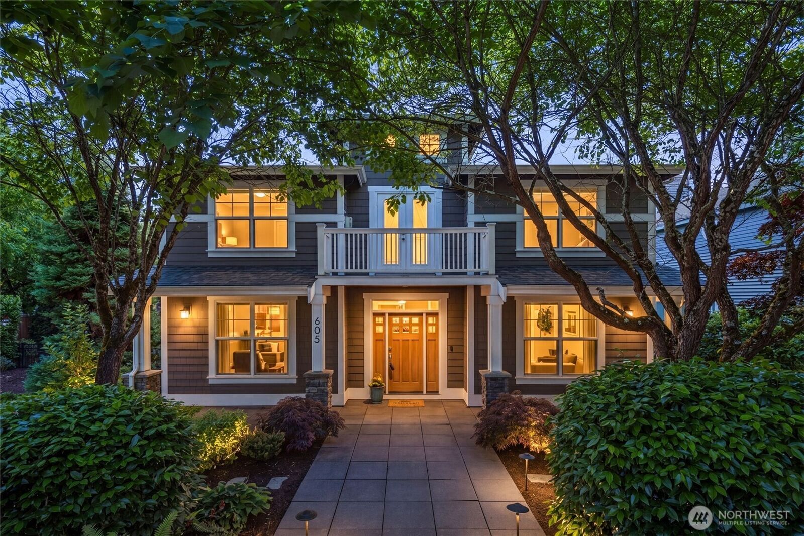 Property Photo:  605  11th Avenue  WA 98033 