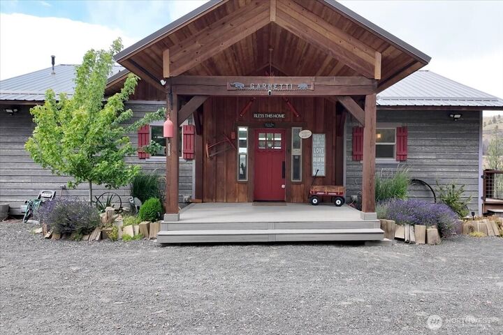 Property Photo:  31795  Ringneck Lane East  WA 99122 
