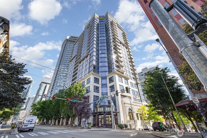 Property Photo: 2033 2nd Avenue 1110 WA 98121