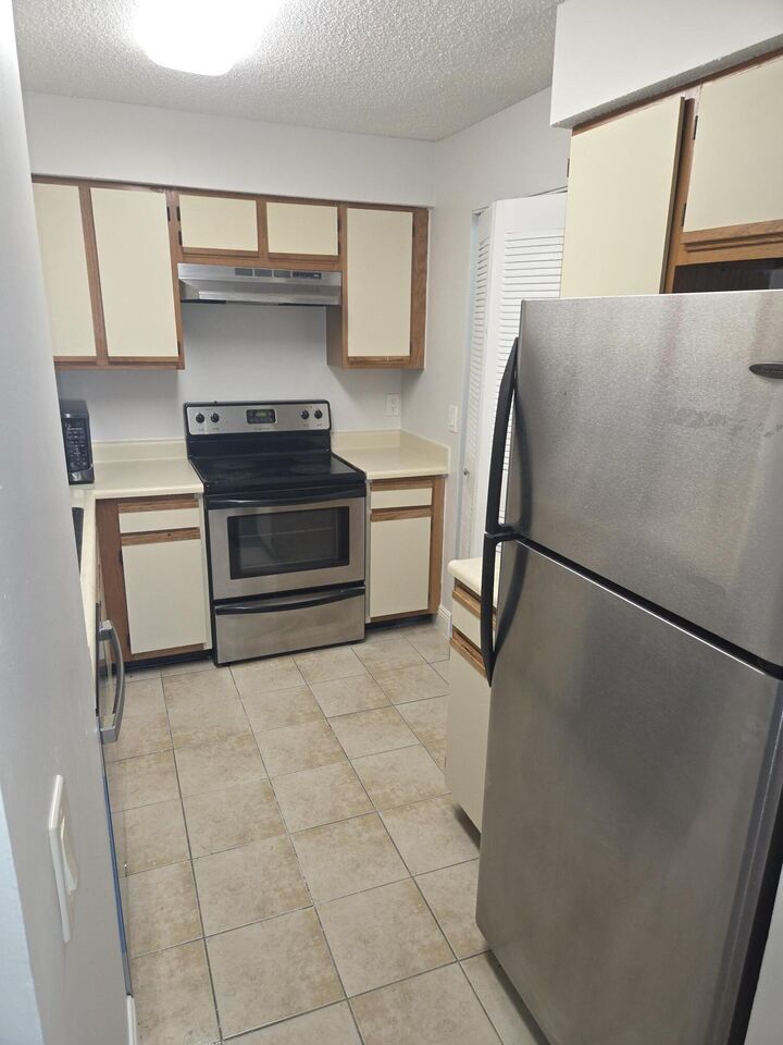Property Photo:  1245 SW 46th Avenue 1204  FL 33069 