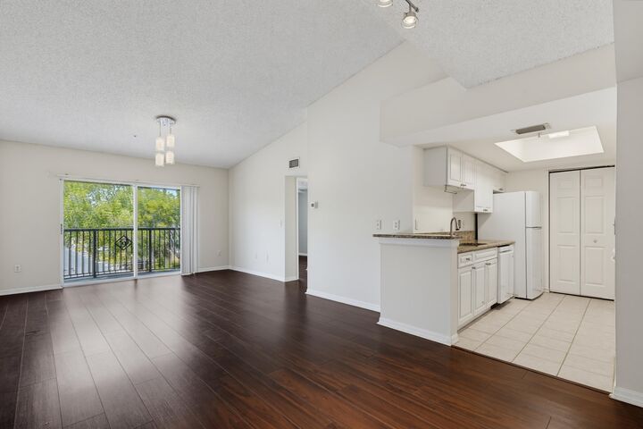 Property Photo:  400 N Crestwood Ct Court N 417  FL 33411 