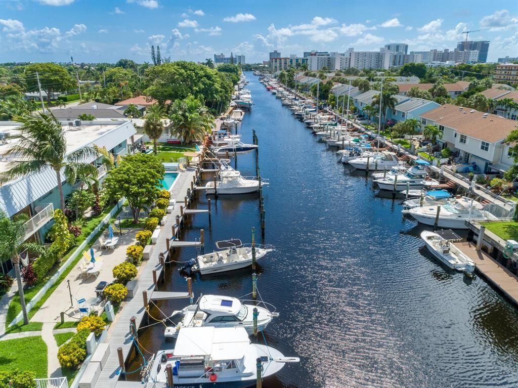 Property Photo: 2400 NE 16th Street NE 104 FL 33062