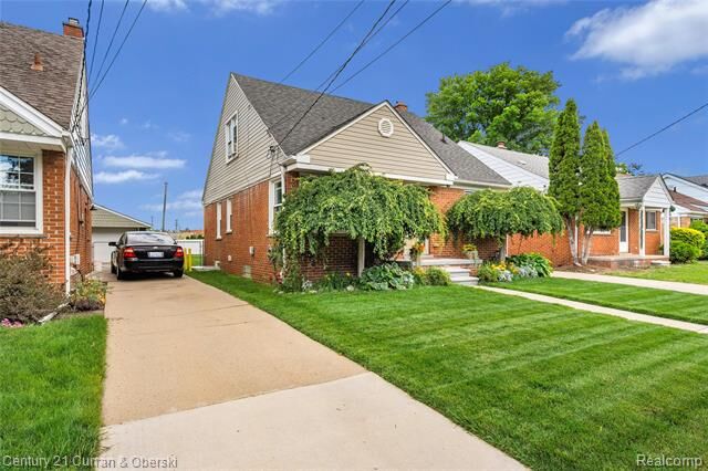 Property Photo:  23704 Harvard Street  MI 48124 