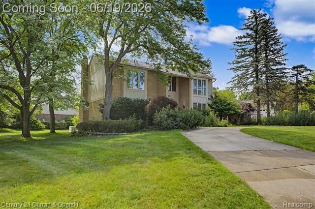 Property Photo:  4231 Windridge Court  MI 48323 