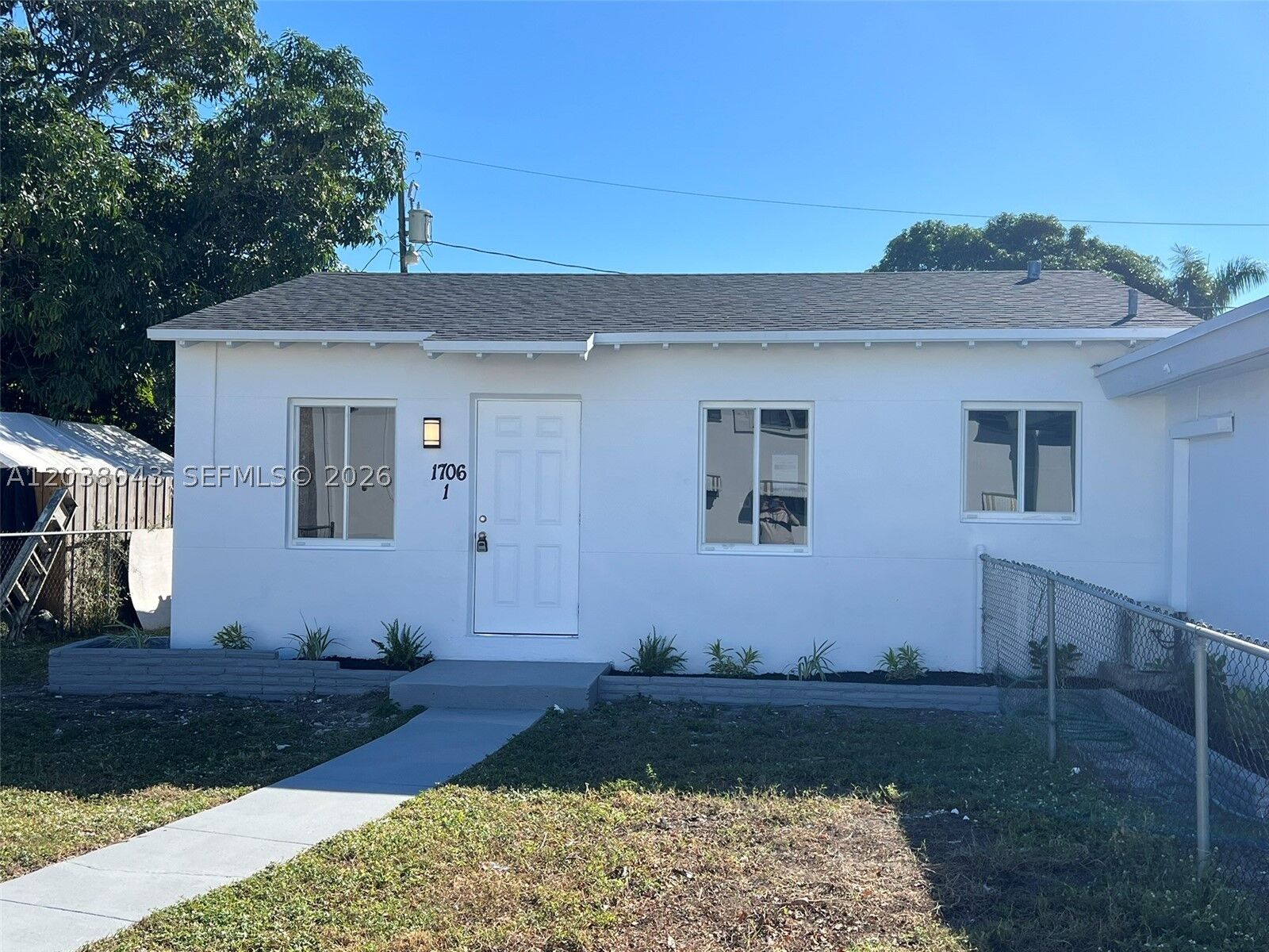 Property Photo: 1706 Arthur St FL 33020