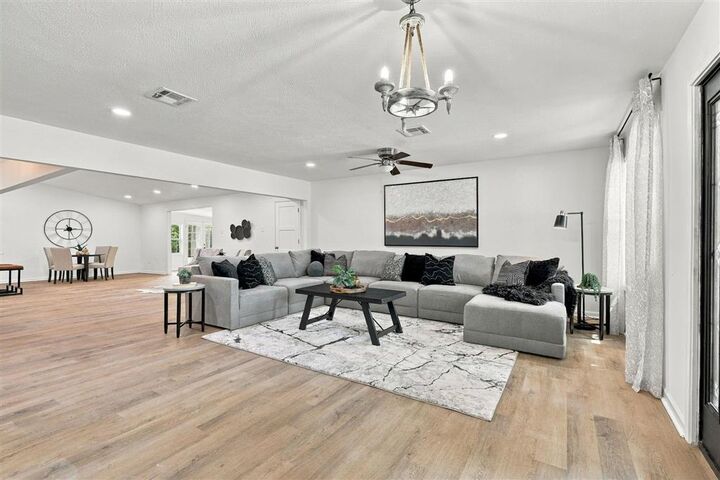 Property Photo: 901 Cherryhill Street LA 70607-0000