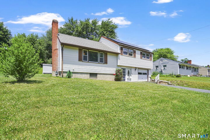 Property Photo:  64 Beacon Hill Road  CT 06108 