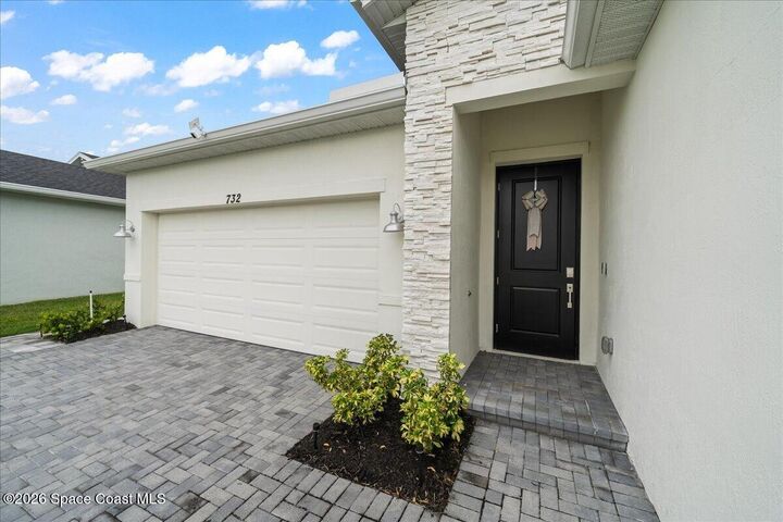 Property Photo: 732 Veridian Circle NW FL 32907