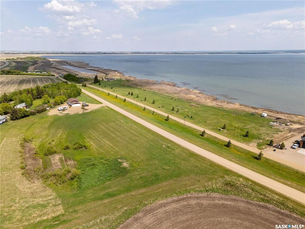 Property Photo: 780 Lakeshore Drive SK S0M 1X0